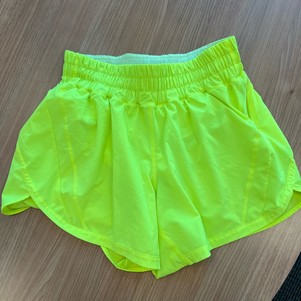 Lululemon size 8 Track that shirt in highlight yellow EUC
